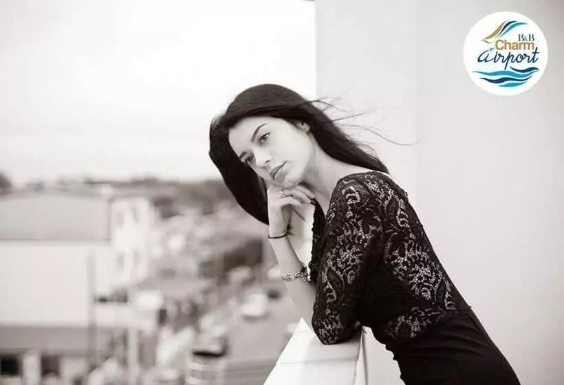 تختخواب و صبحانه Charm Airport