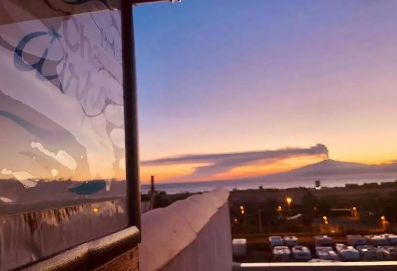 تختخواب و صبحانه Charm Airport