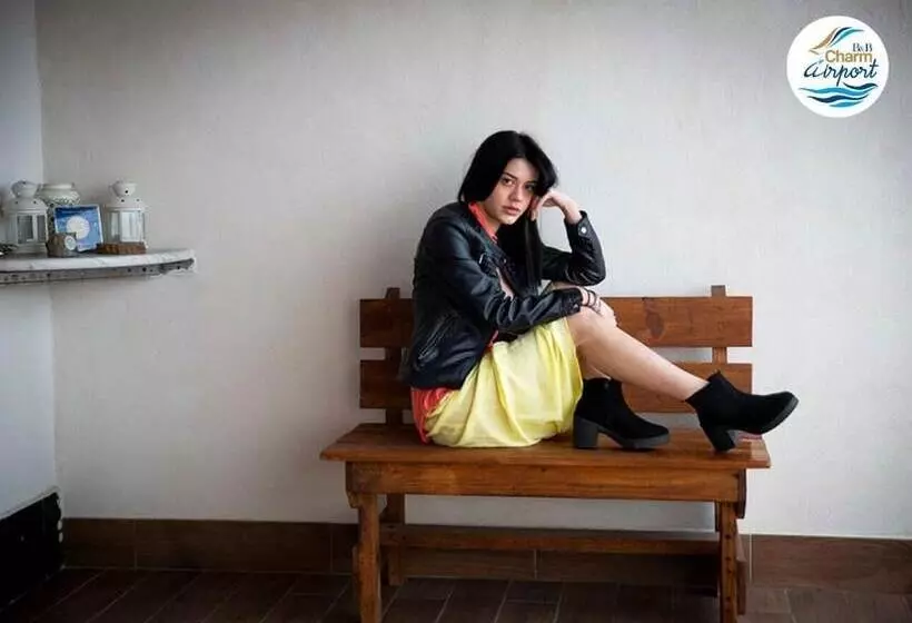 تختخواب و صبحانه Charm Airport