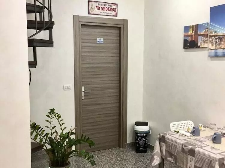 تختخواب و صبحانه Charm Airport