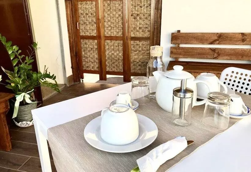 تختخواب و صبحانه Charm Airport