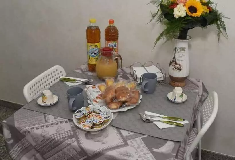 تختخواب و صبحانه Charm Airport