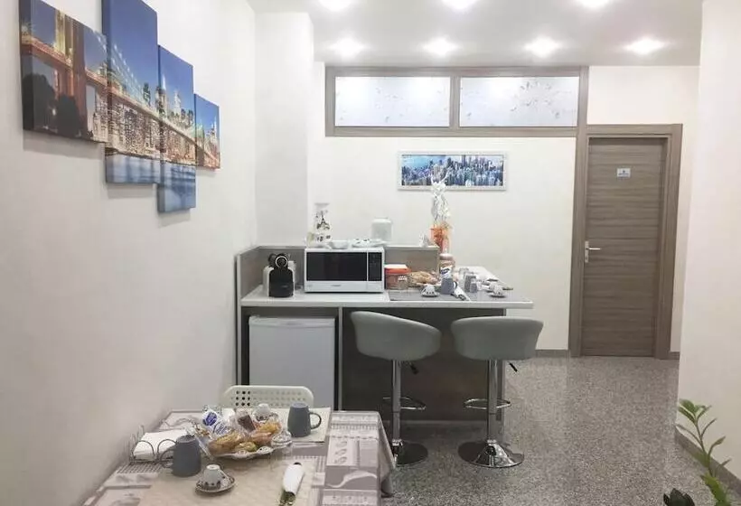 تختخواب و صبحانه Charm Airport