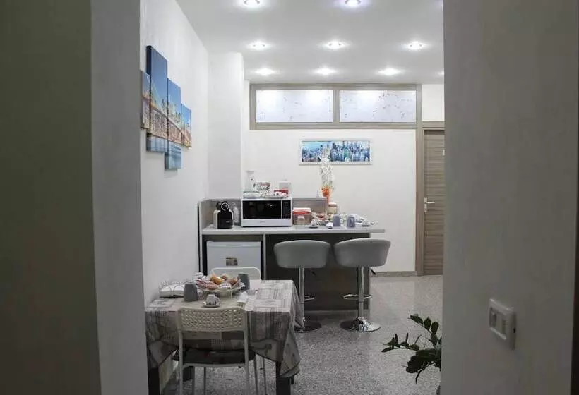 تختخواب و صبحانه Charm Airport