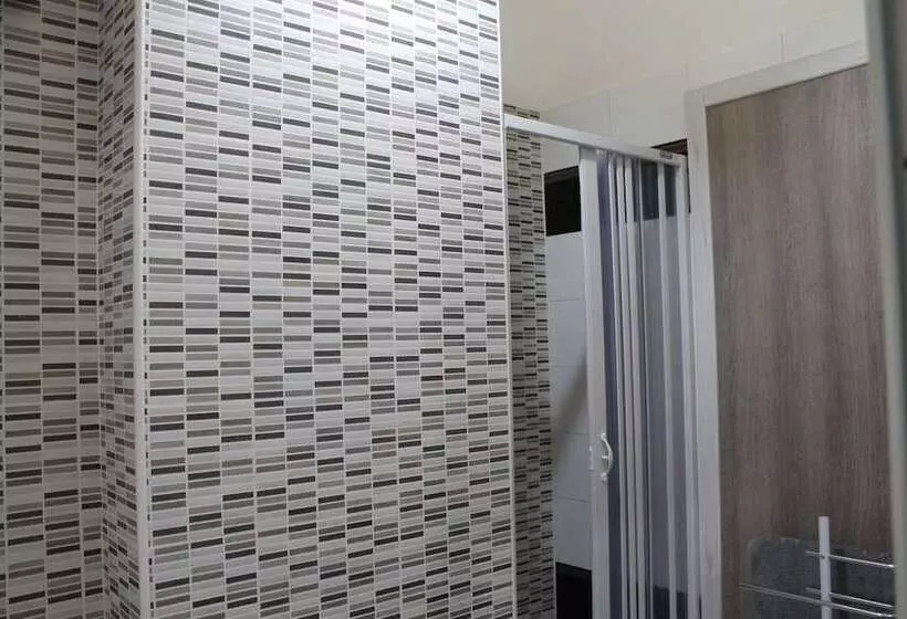 تختخواب و صبحانه Charm Airport