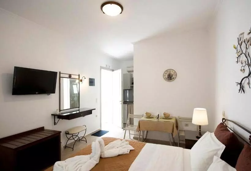 ホテル Ostria Studios