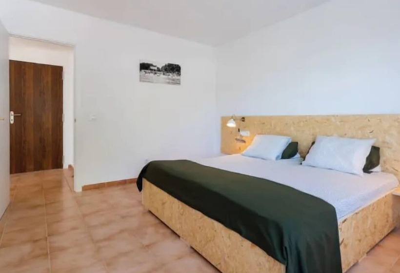 Neighbours Beach Apartments