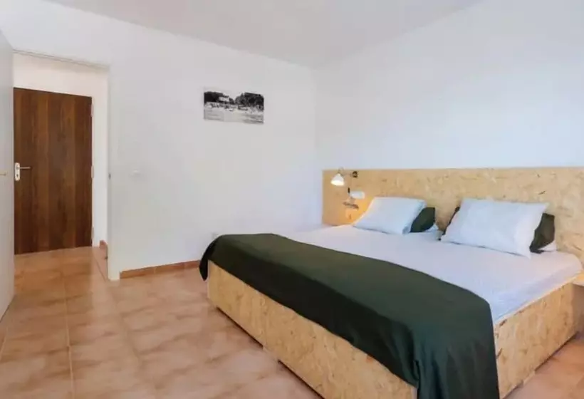 Neighbours Beach Apartments