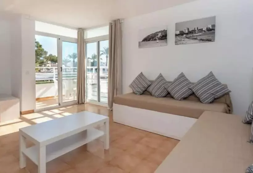 Neighbours Beach Apartments