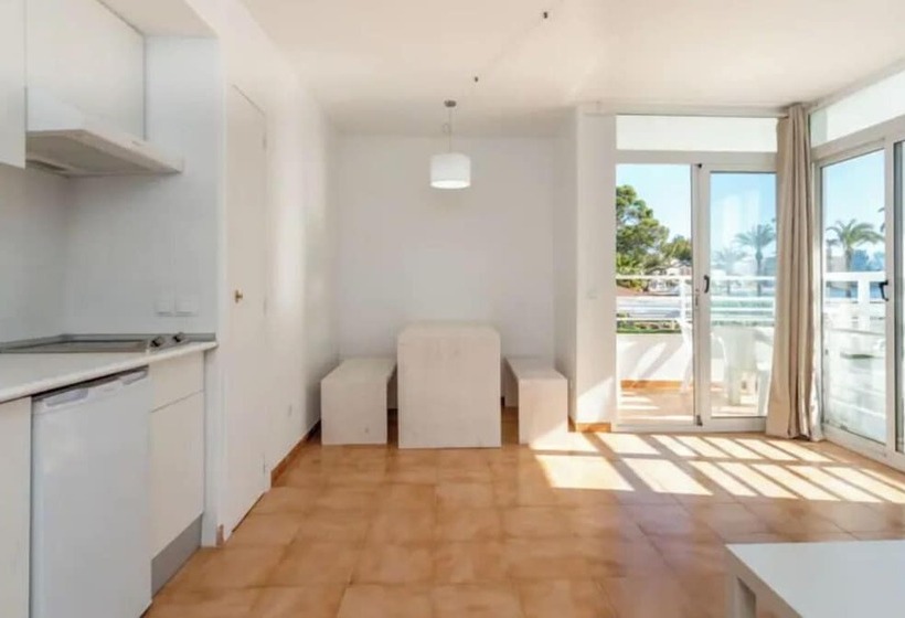 Neighbours Beach Apartments