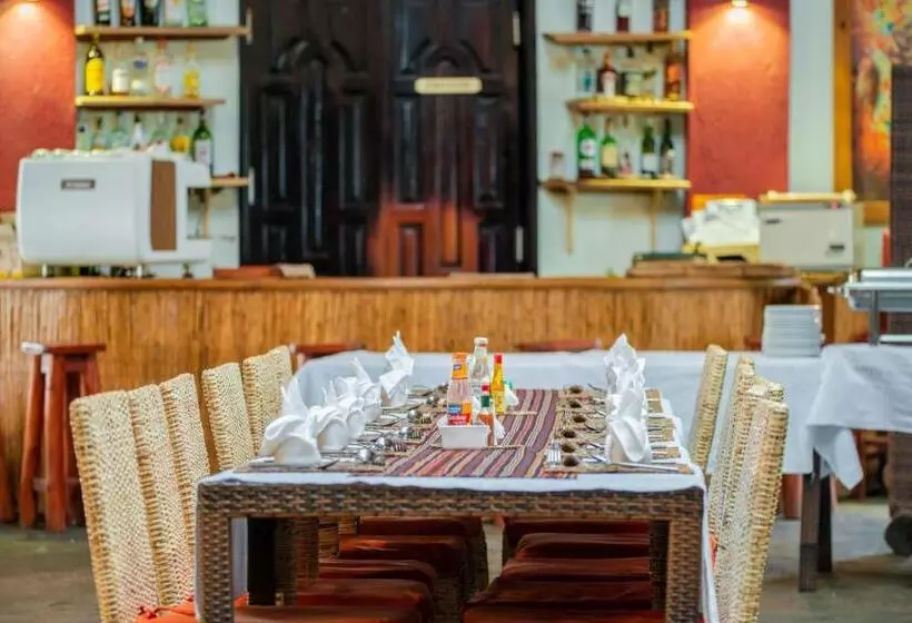 استراحتگاه Buffalo Safari Lodge