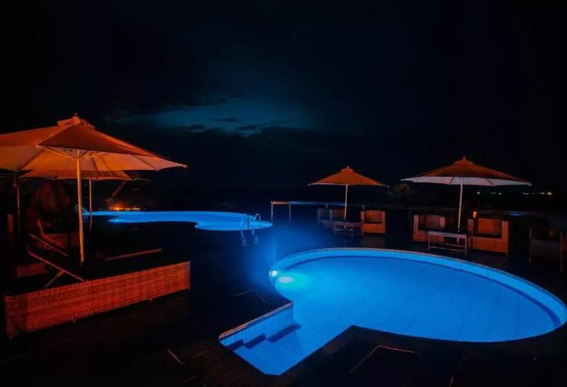 استراحتگاه Buffalo Safari Lodge