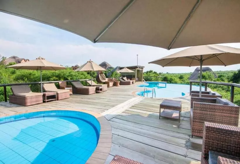 استراحتگاه Buffalo Safari Lodge