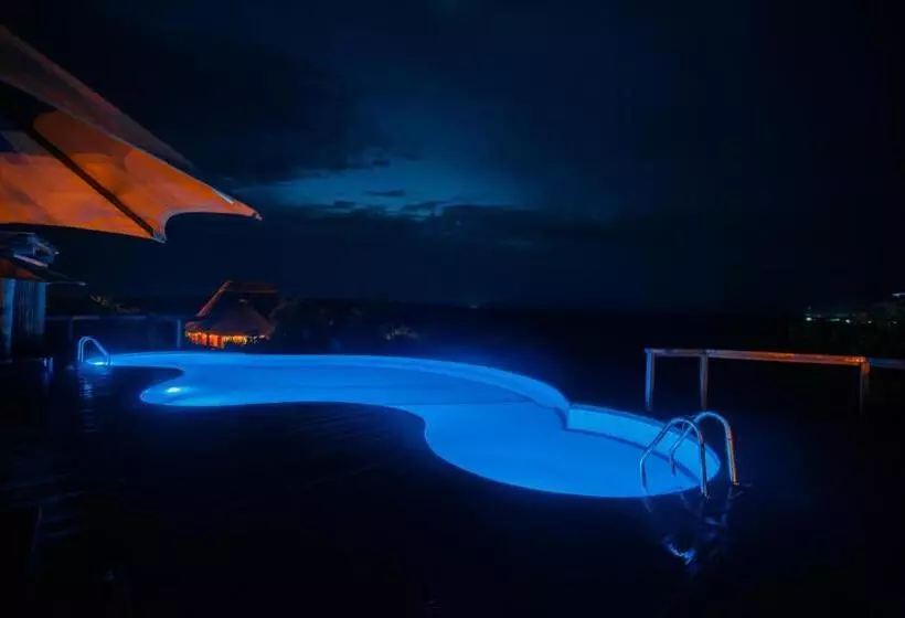 استراحتگاه Buffalo Safari Lodge