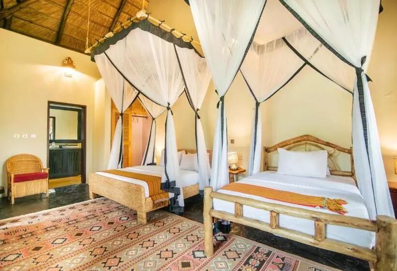استراحتگاه Buffalo Safari Lodge