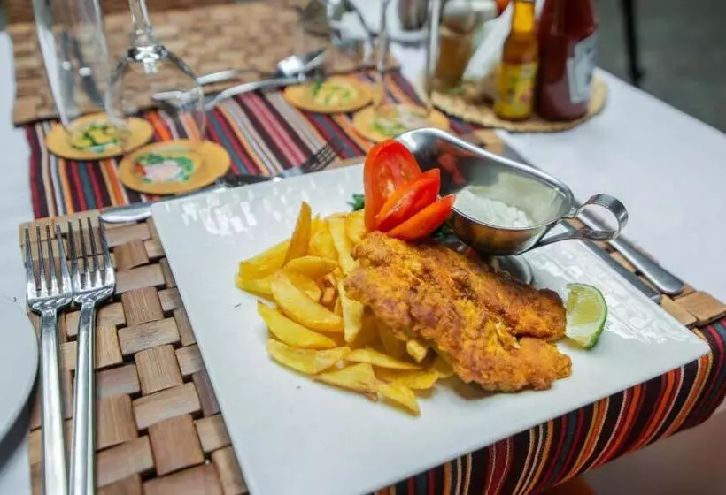 استراحتگاه Buffalo Safari Lodge