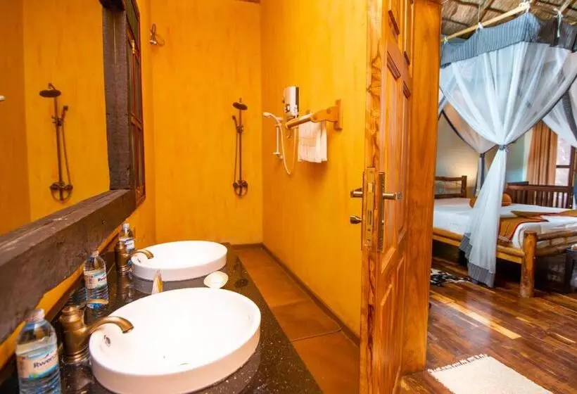 استراحتگاه Buffalo Safari Lodge