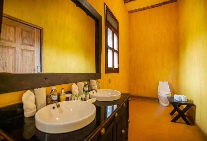 استراحتگاه Buffalo Safari Lodge