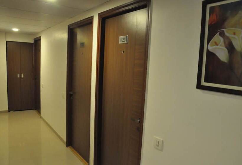 בית מלון כפרי Fabexpress Kalyan   Nr Dairy Dan Circle