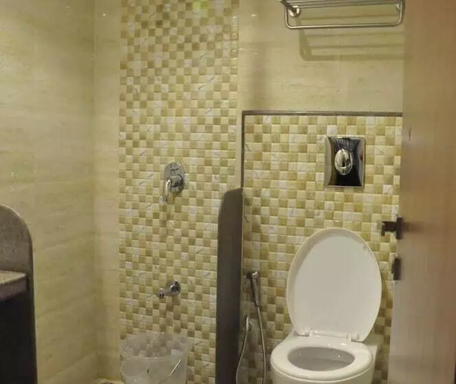 Hotelli Fabexpress Kalyan   Nr Dairy Dan Circle