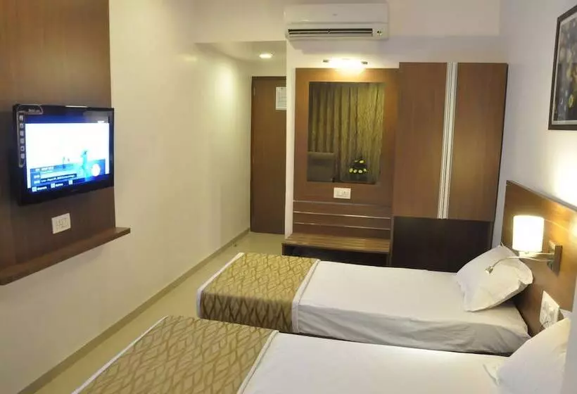 Hotelli Fabexpress Kalyan   Nr Dairy Dan Circle