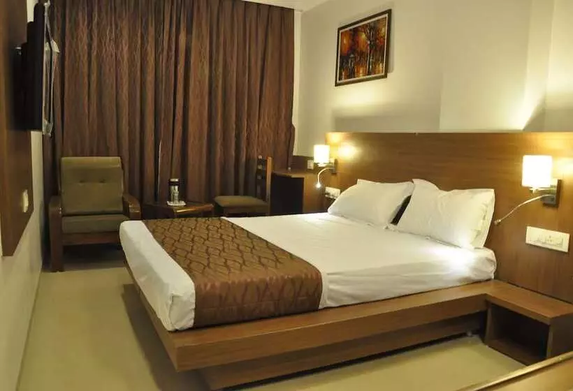 Hotelli Fabexpress Kalyan   Nr Dairy Dan Circle