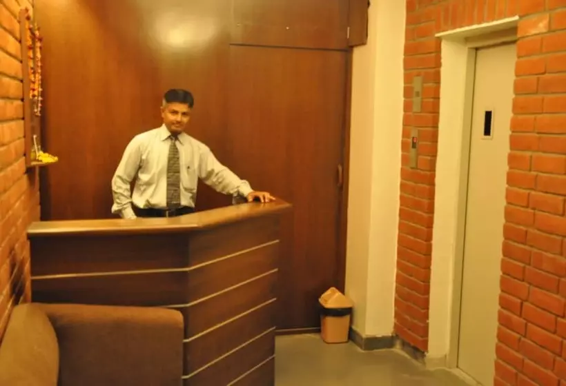 Hotelli Fabexpress Kalyan   Nr Dairy Dan Circle