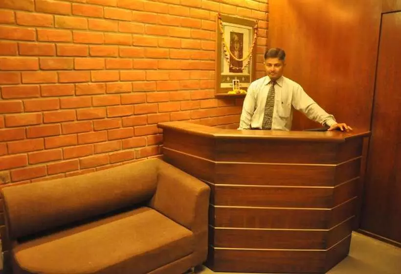 Hotelli Fabexpress Kalyan   Nr Dairy Dan Circle