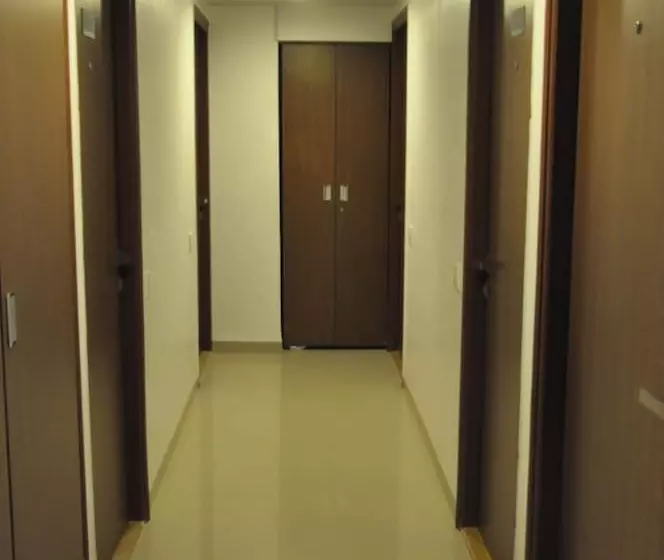 Hotelli Fabexpress Kalyan   Nr Dairy Dan Circle