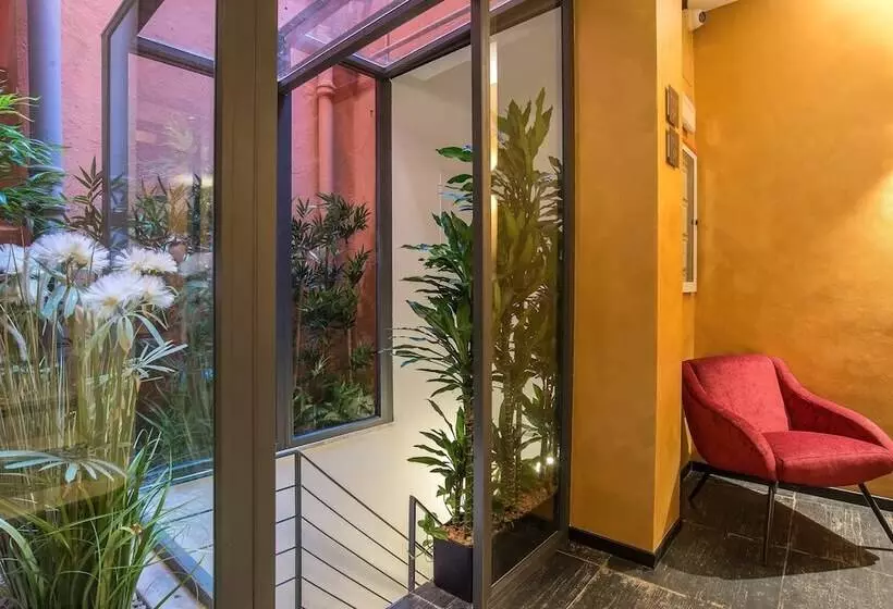 هتل Navona Essence