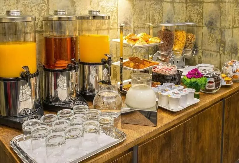 هتل Navona Essence