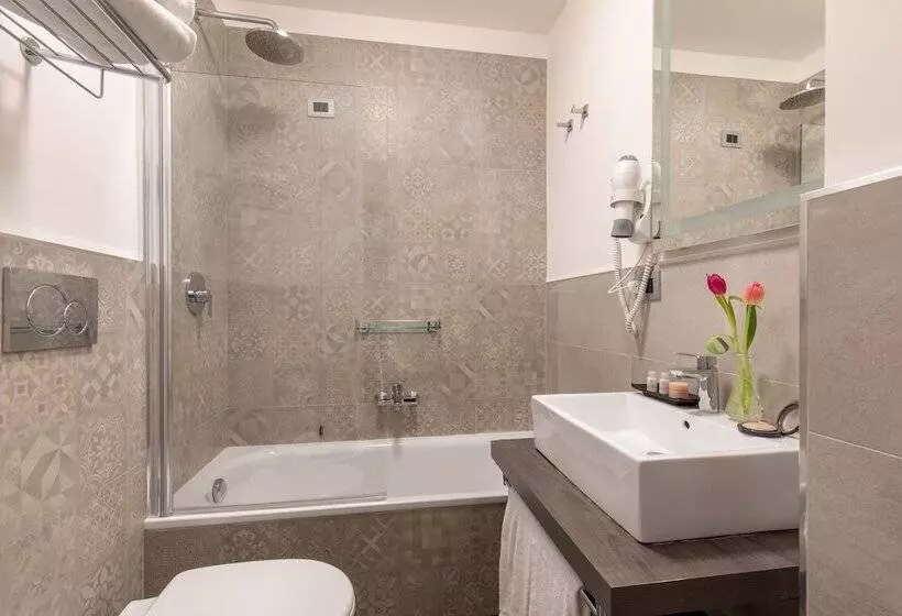 هتل Navona Essence