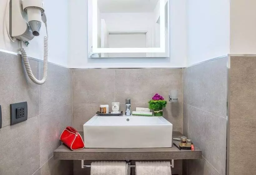 هتل Navona Essence