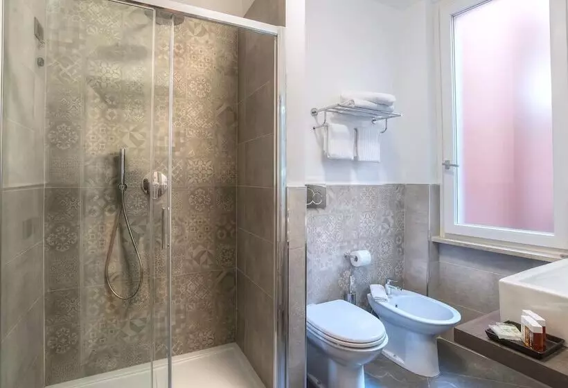 هتل Navona Essence