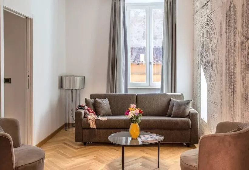 هتل Navona Essence