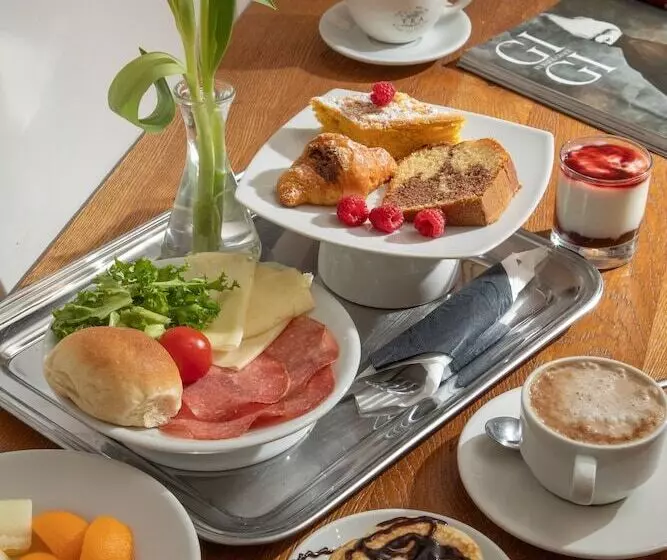 هتل Navona Essence