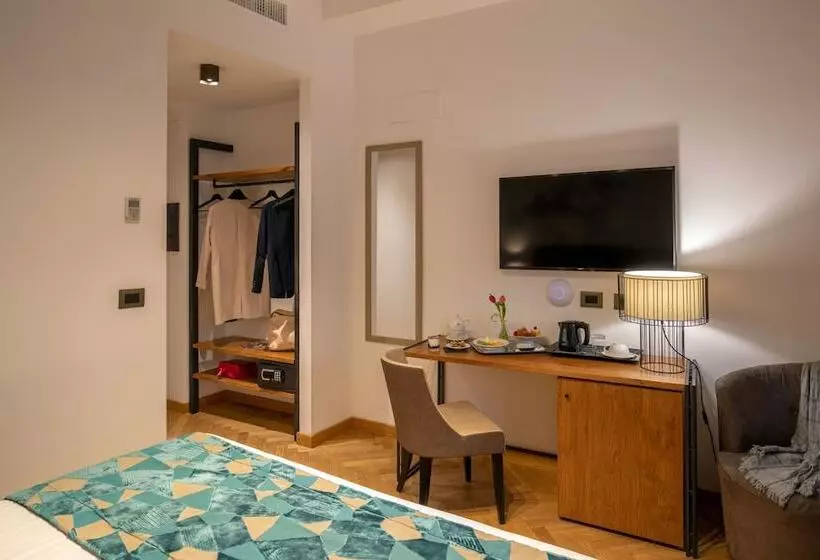 هتل Navona Essence