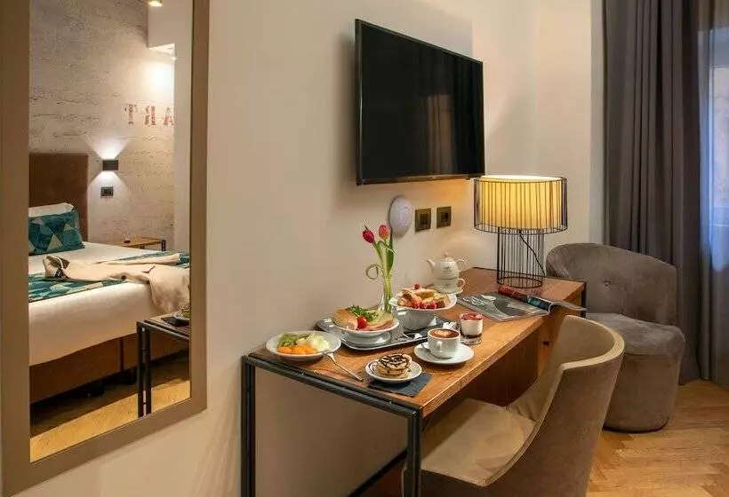 هتل Navona Essence