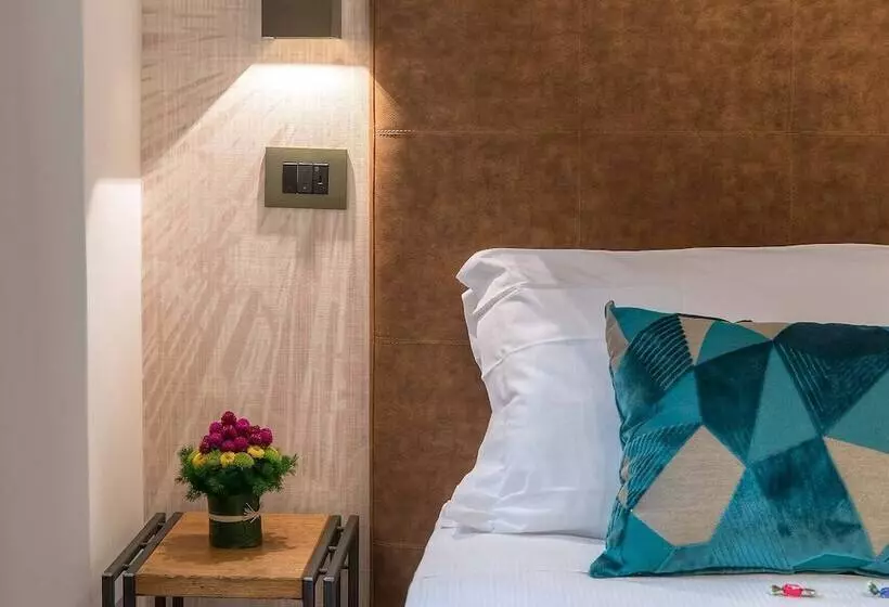 هتل Navona Essence