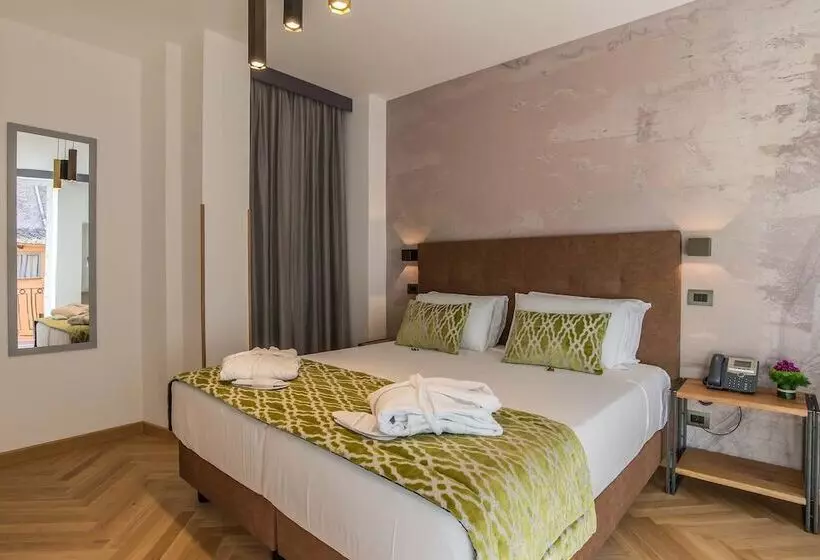 هتل Navona Essence