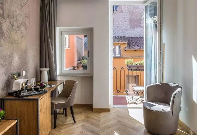 هتل Navona Essence