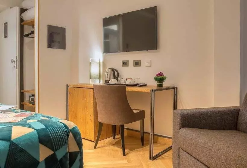 هتل Navona Essence