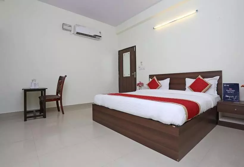 ホテル Collection O 28716 Aditya Residency