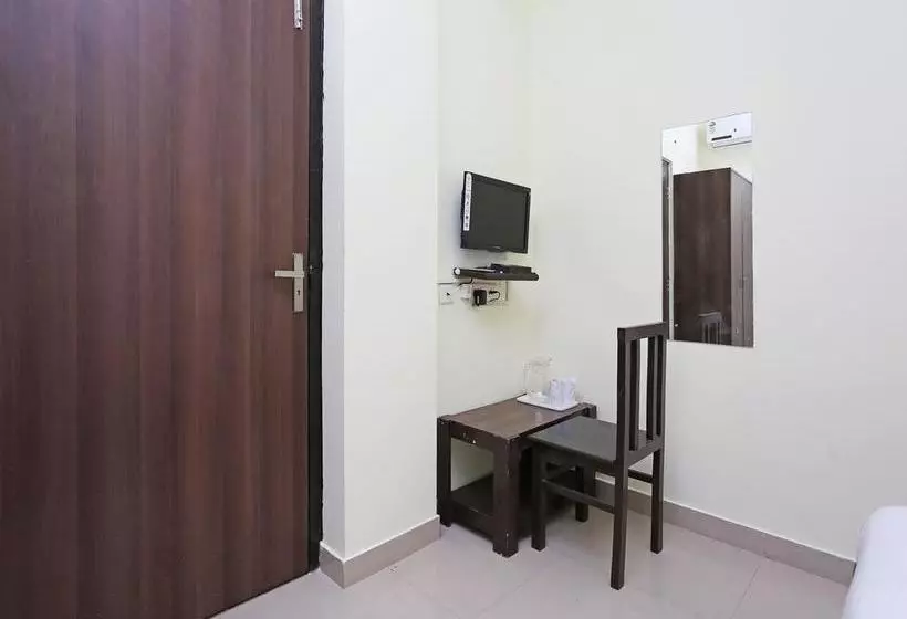 ホテル Collection O 28716 Aditya Residency