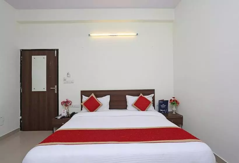 ホテル Collection O 28716 Aditya Residency
