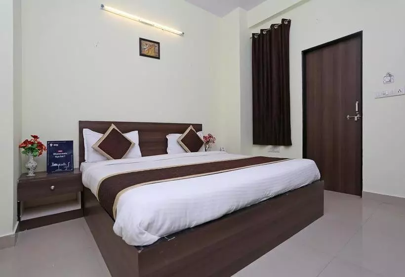 ホテル Collection O 28716 Aditya Residency