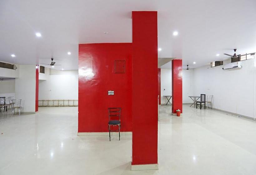 ホテル Collection O 28716 Aditya Residency