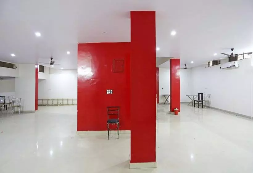ホテル Collection O 28716 Aditya Residency