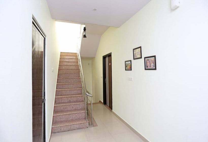 ホテル Collection O 28716 Aditya Residency