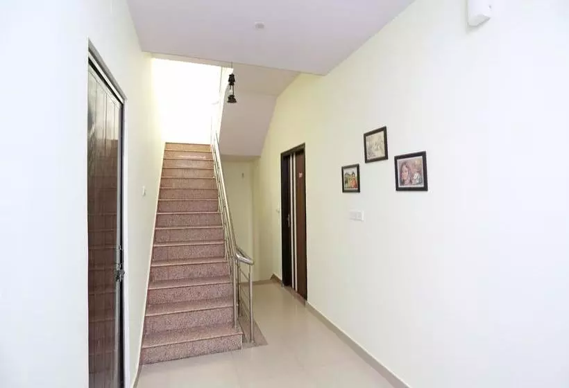 ホテル Collection O 28716 Aditya Residency